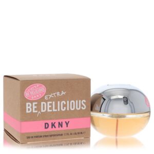 בקבוק בושם "ב דלישס" של DKNY, עם אריזת קרטון חומה וכיתוב ורוד, נפח 50 מ"ל, מתאים לשימוש יומיומי.