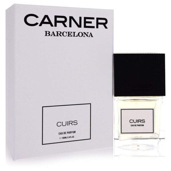 בקבוק בושם "Cuirs" מבית Carner Barcelona, עם אריזת קרטון לבנה ואלגנטית, מכיל 100 מ"ל של Eau de Parfum.
