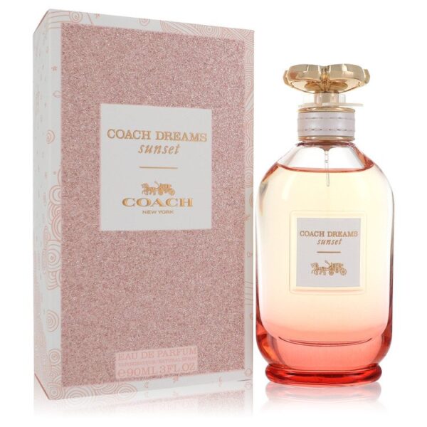 בושם "Coach Dreams Sunset" באריזת קרטון נוצצת, בקבוק זכוכית בעיצוב יוקרתי עם גוון ורוד. 90 מ"ל של Eau de Parfum.