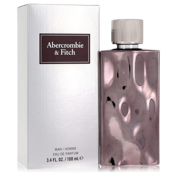 בקבוק בושם לגברים של Abercrombie & Fitch, בנפח 100 מ"ל, עם עיצוב מודרני ומושך.