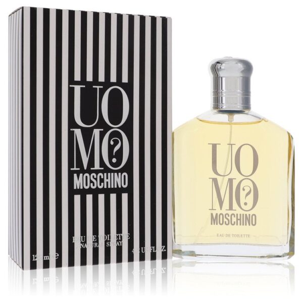 בקבוק בושם "UOMO MOSCHINO" עם עיצוב קלאסי בקווים שחורים ולבנים, מכיל 125 מ"ל של Eau de Toilette.