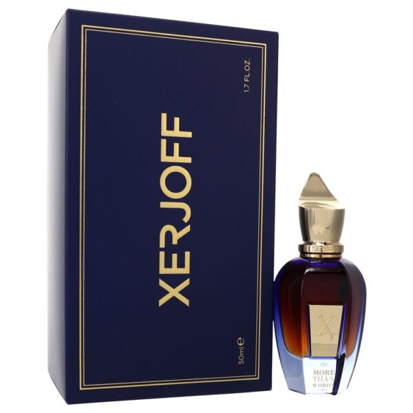 בקבוק בושם של המותג Xerjoff בשם "More Than Words", מוצג לצד האריזות הכחולה והיוקרתית שלו. הבושם מגיע בנפח של 50 מ"ל.