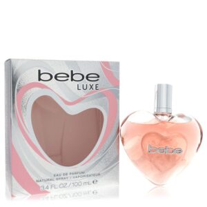 בקבוק של בושם "בebe Luxe" בעיצוב לב עם אריזת קרטון נוצצת, בנפח 100 מ"ל.