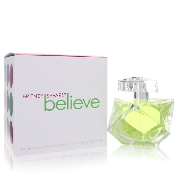 בקבוק בושם "Believe" של בריטני ספירס, 100 מ"ל, עם אריזת קרטון מעוצבת בצבעים ירוק ולבן.