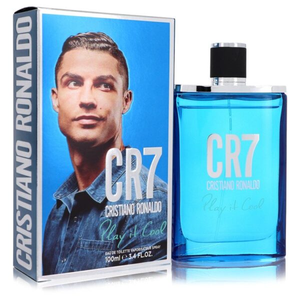 בקבוק בושם CR7 של כריסטיאנו רונאלדו, בנפח 100 מ"ל, עם עיצוב מודרני וצבע כחול מרהיב.