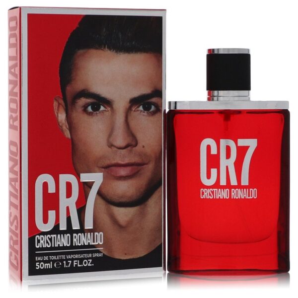 בושם CR7 של כריסטיאנו רונאלדו בנפח 50 מ"ל, אריזת קרטון עם תמונה של השחקן ועיצוב אדום מודרני.