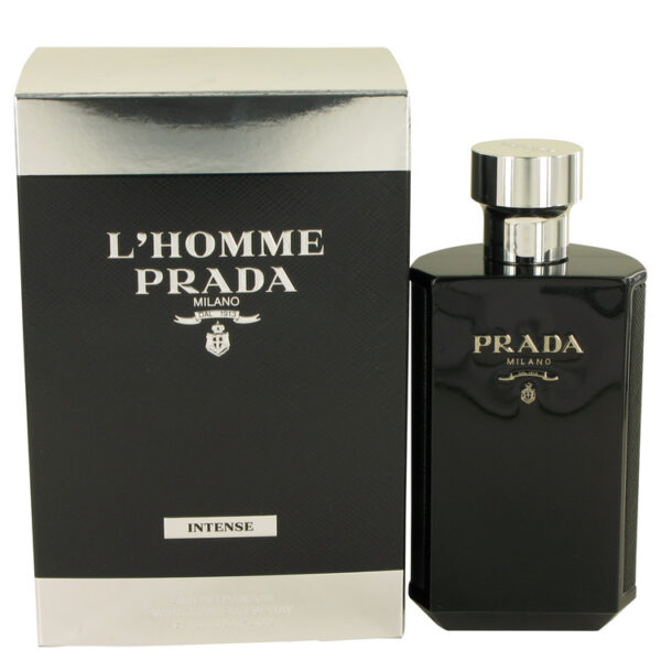 בקבוק בושם L'Homme Prada Intense עם אריזת קרטון שחורה ועיצוב אלגנטי, מוצר יוקרתי מבית פראדה.