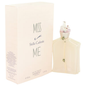 בקבוק בושם "Miss Me" של Stella Cadente בנפח 50 מ"ל, עם עיצוב אלגנטי ופרטי קישוט ייחודיים על מכסה הבקבוק.